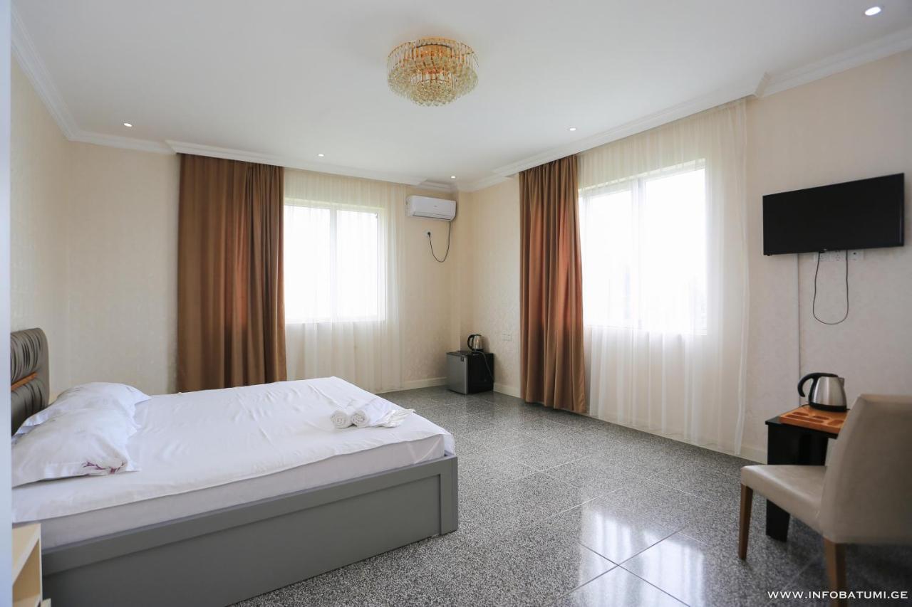 Hotel Carleone Batumi Exterior photo