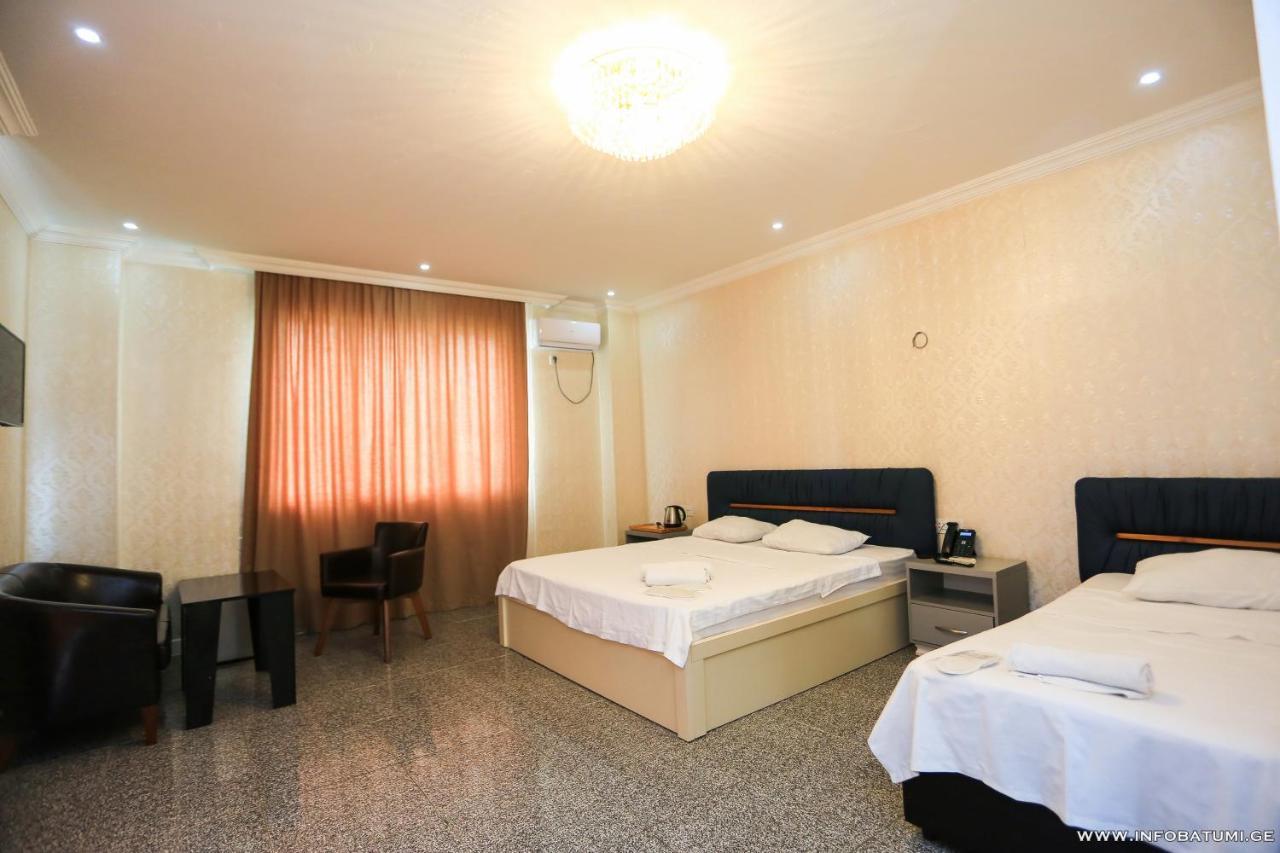 Hotel Carleone Batumi Exterior photo