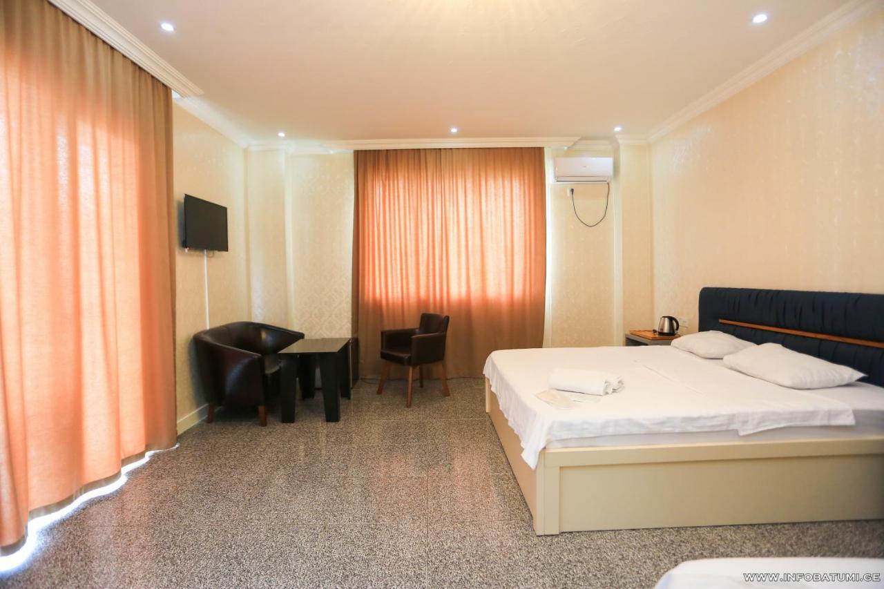 Hotel Carleone Batumi Exterior photo