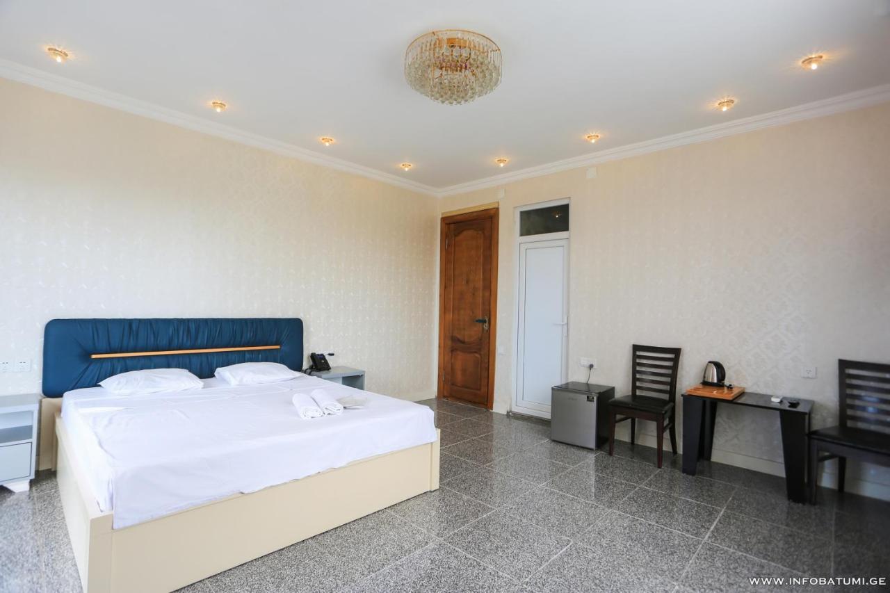 Hotel Carleone Batumi Exterior photo