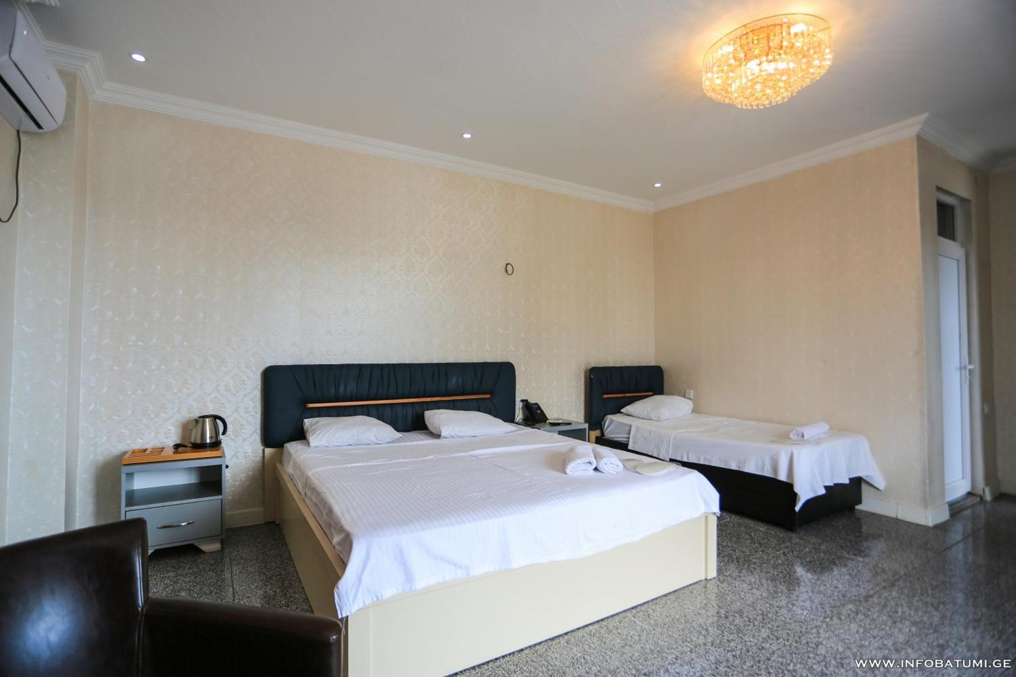 Hotel Carleone Batumi Exterior photo