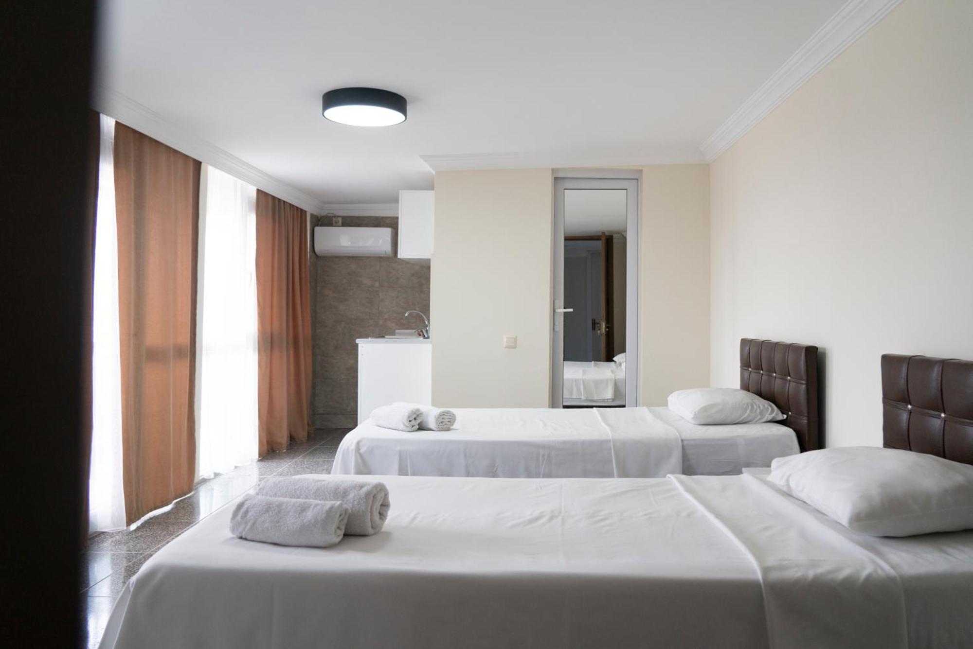 Hotel Carleone Batumi Exterior photo