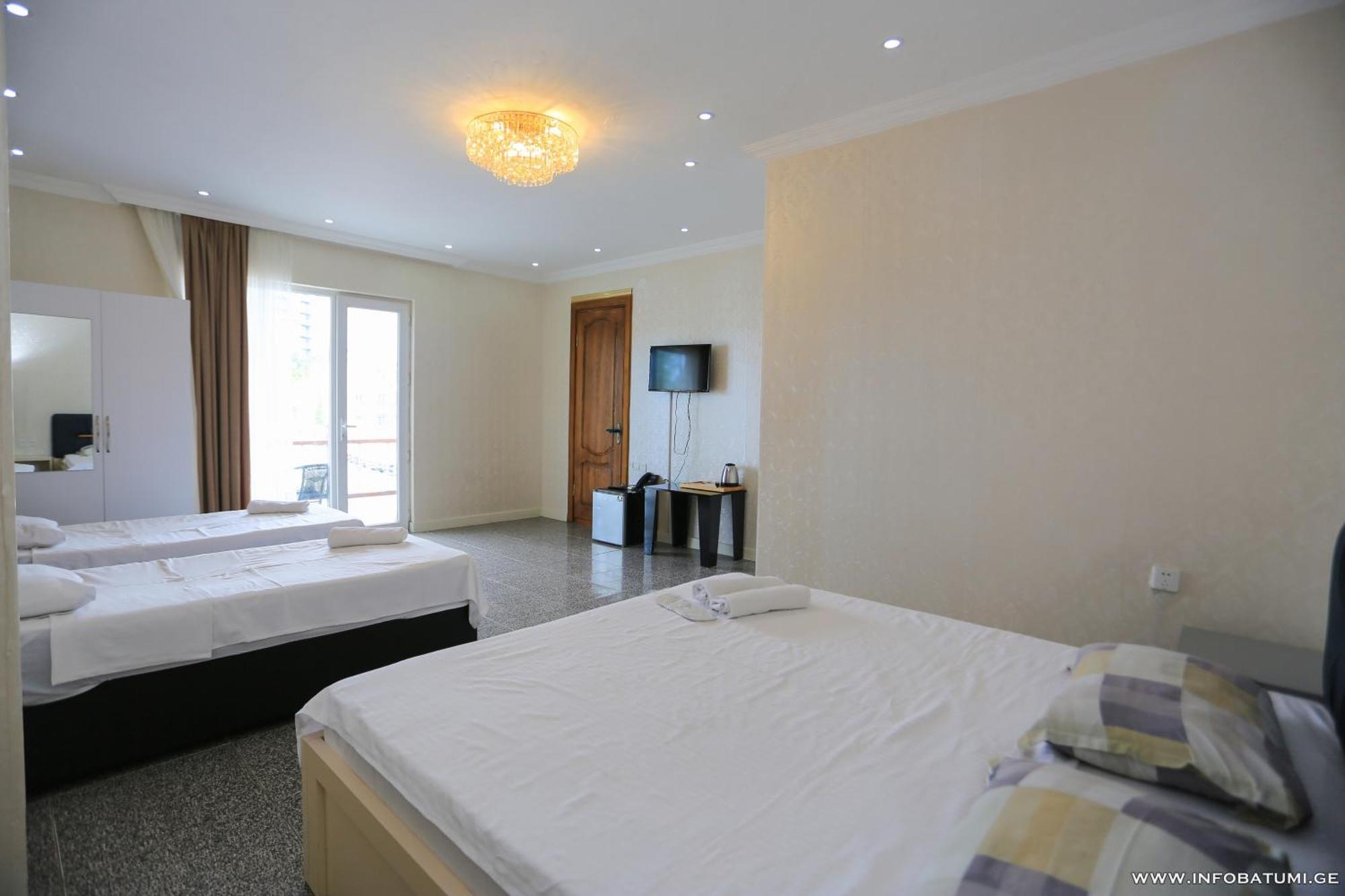 Hotel Carleone Batumi Exterior photo